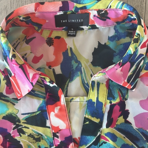 NWOT The Limited Sleeveless Pink Floral Button up Blouse Size Small - Picture 3 of 7